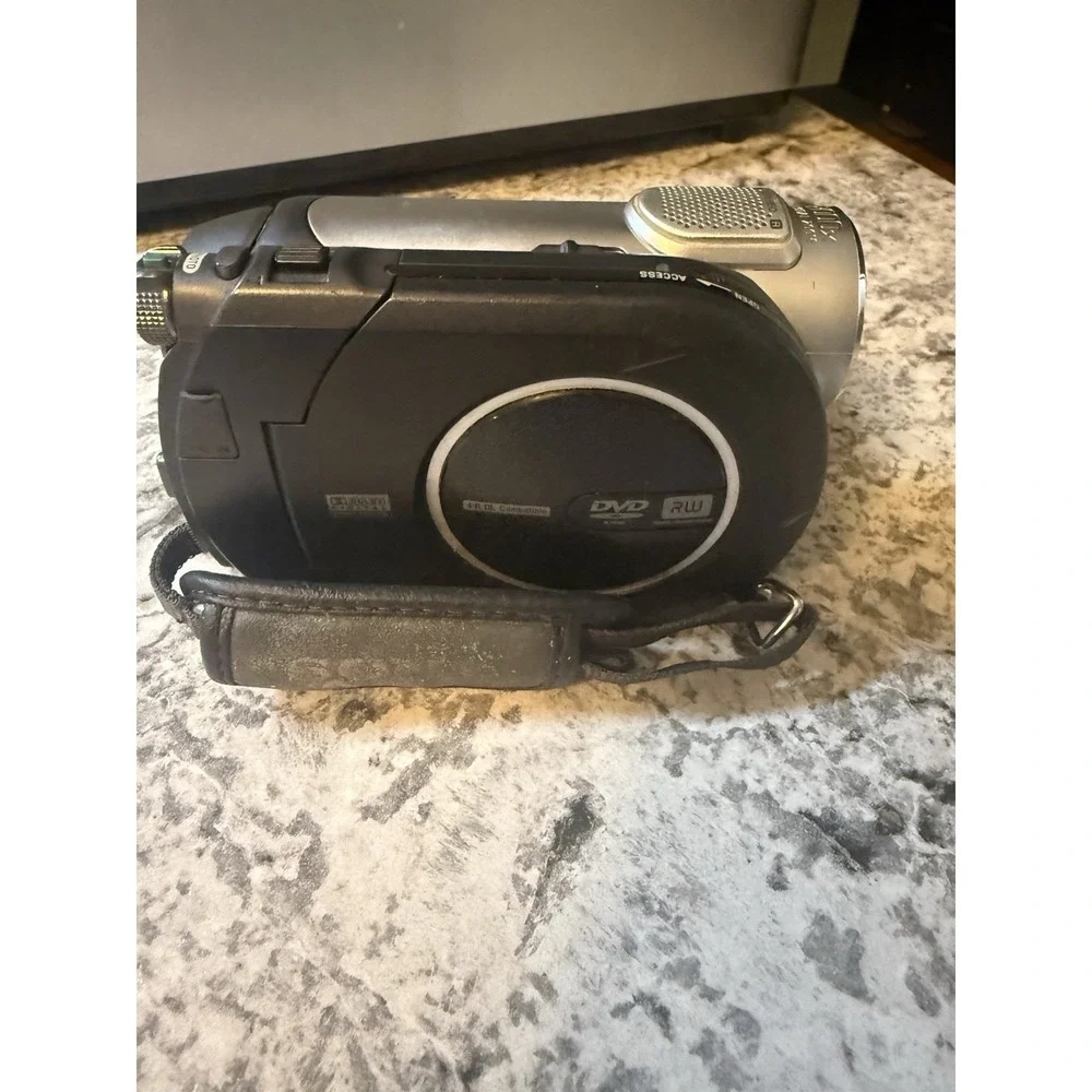 Sony Handycam DCR-DVD108 Camcorder Mini DVD Video Recorder Needs Battery
